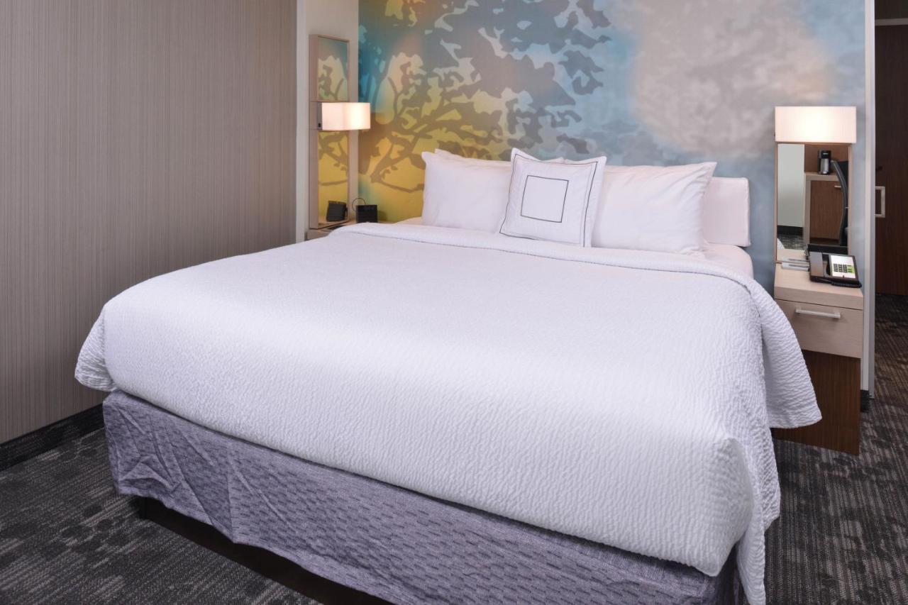 Courtyard By Marriott Boston Littleton Hotel Exterior photo